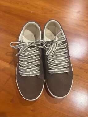 REVITALIGN Orthotic Star Studded Canvas Sneakers 8.5 Med Width